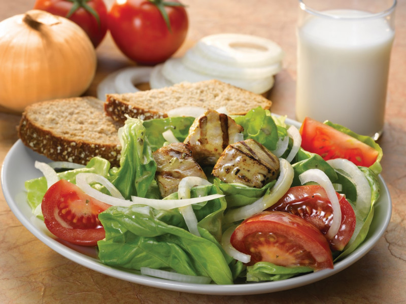 Vidalia Onion and Tomato Salad with Grilled Tuna on a plate