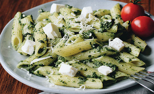 Spaghetti and Spinach Pesto